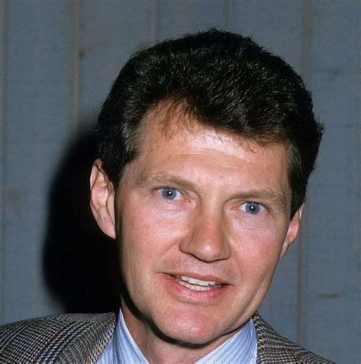 Andrew Robinson Net Worth