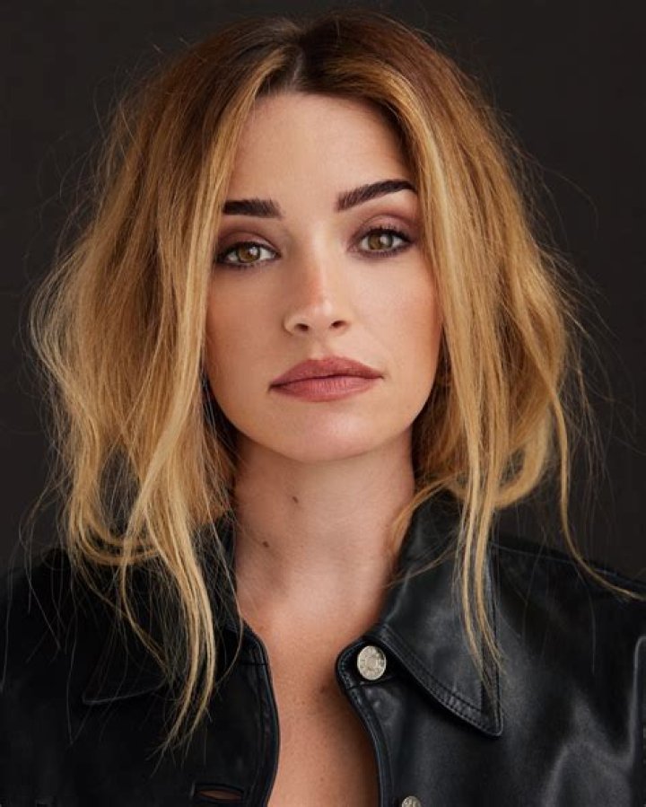 brianne howey as georgia in episode 203 of ginny and georgia brianne howey as georgia in episode 203 of ginny and georgia