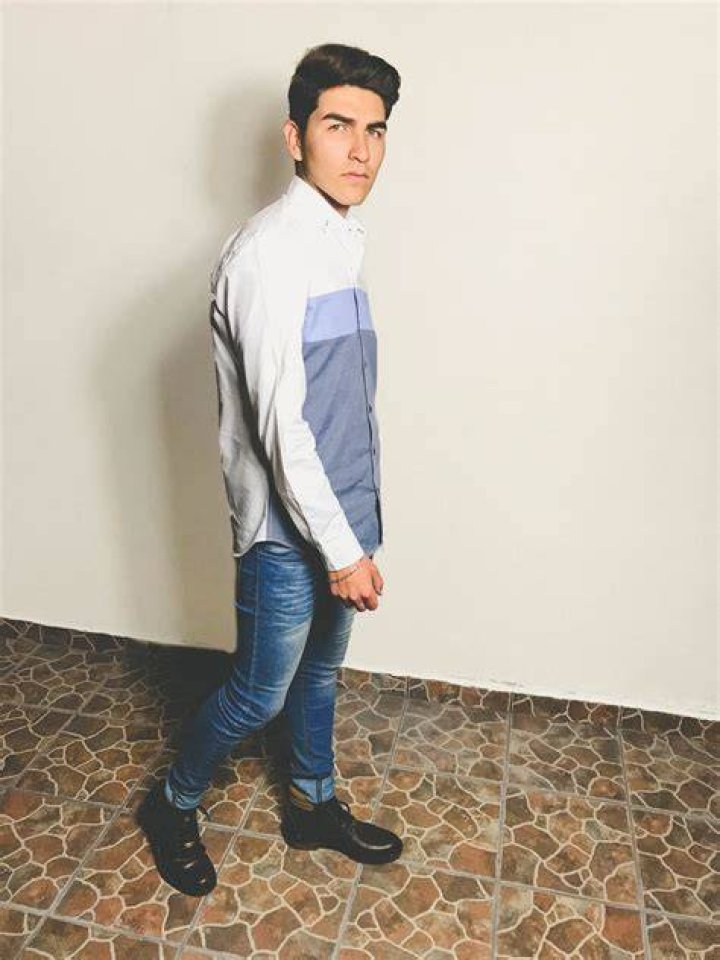 Clothing, Denim, Sleeve, Trousers, Human body, Jeans, Shoulder, Elbow, Standing, Textile, Clothing, Denim, Sleeve, Trousers, Human body, Jeans, Shoulder, Elbow, Standing, Textile,