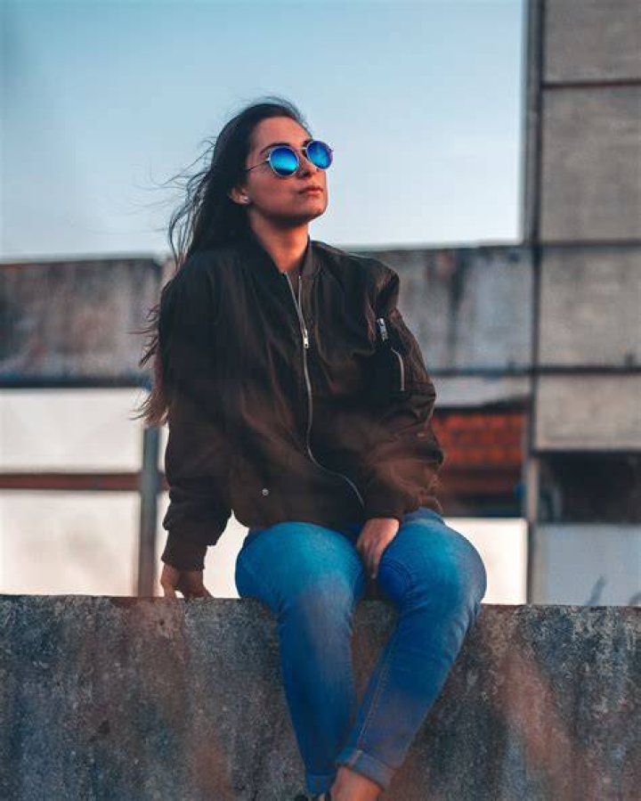 Eyewear, Sunglasses, Textile, Outerwear, Standing, Goggles, Style, Collar, Street fashion, Fashion, 
