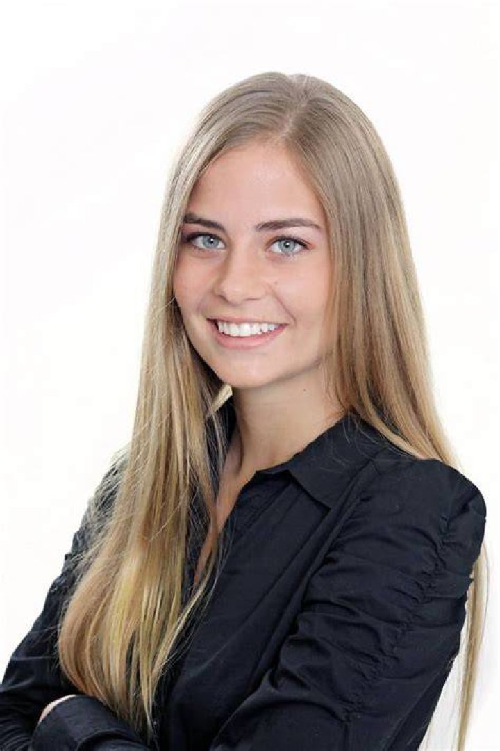 Headshot of Hannah Swerling