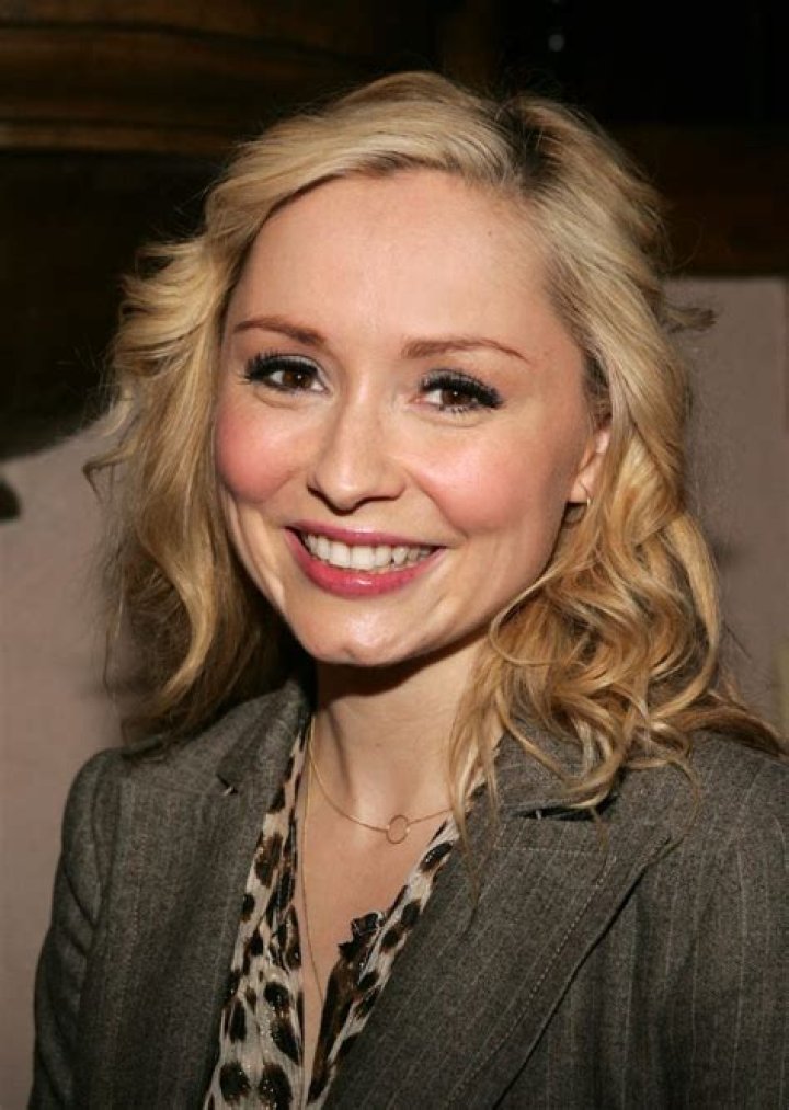 Nina Siemaszko Net Worth