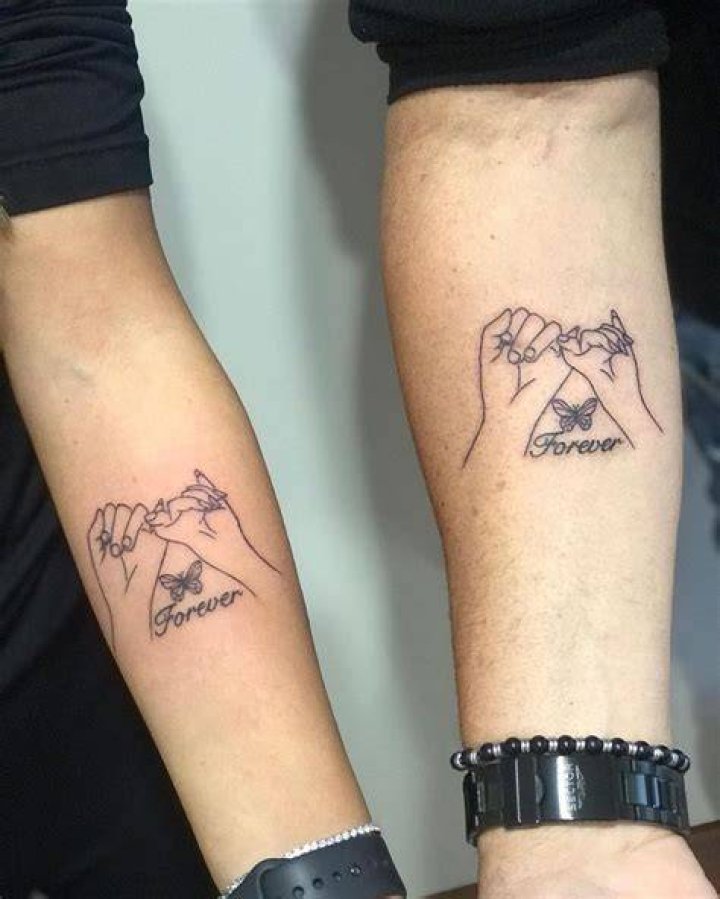 Padre tatuato e sua figlia padre tatuato e sua figlia