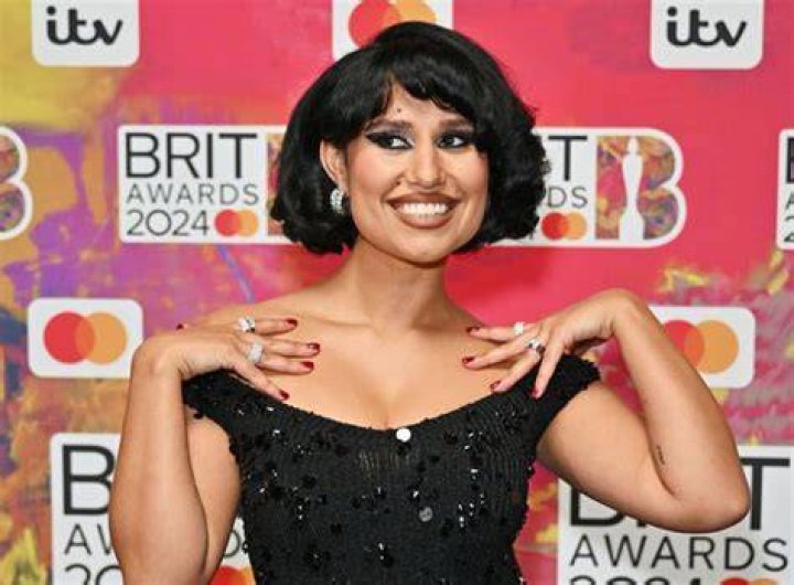 raye brits beauty