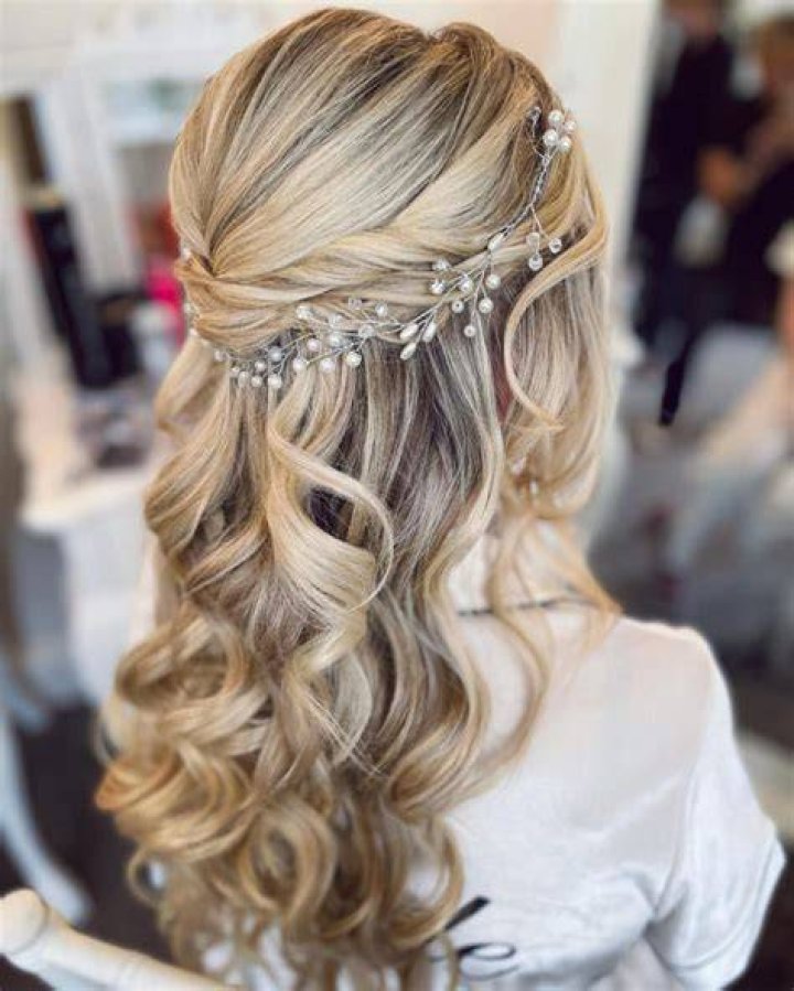 Strapless dress, Headpiece, Net, Hair accessory, 